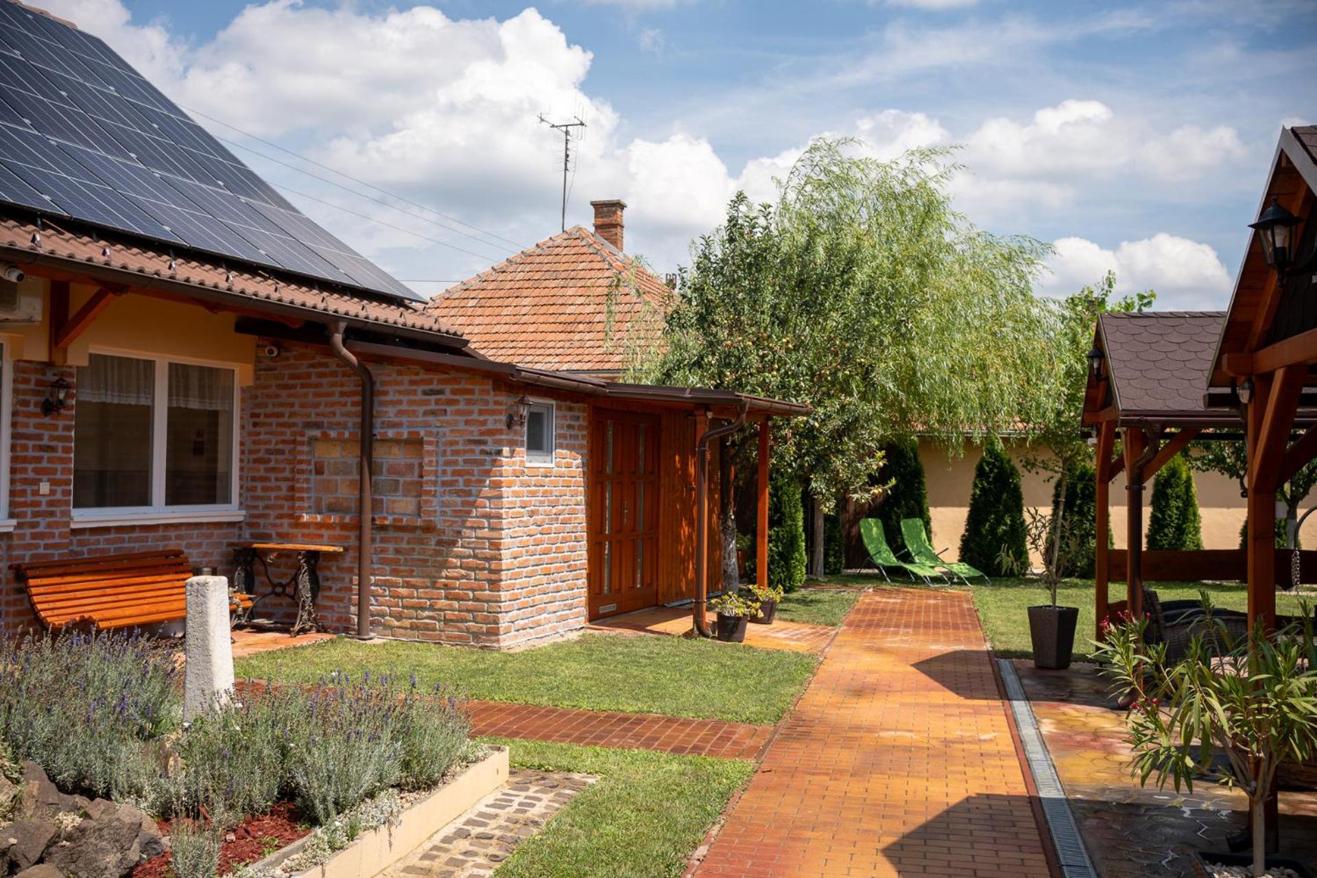 Holiday Apartmanhaz Gyula Exterior photo